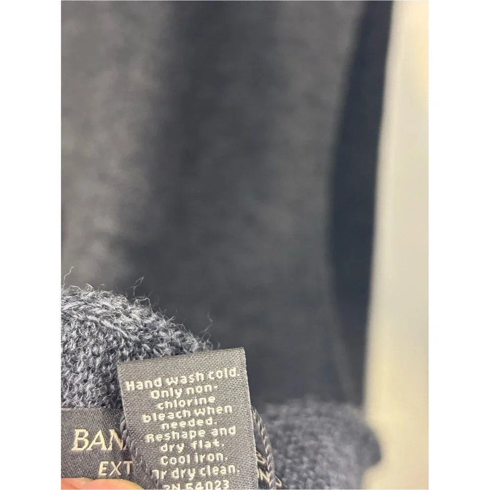 NWT Banana Republic Unisex Extra Fine Merino Wool Knit Scarf Gray 79